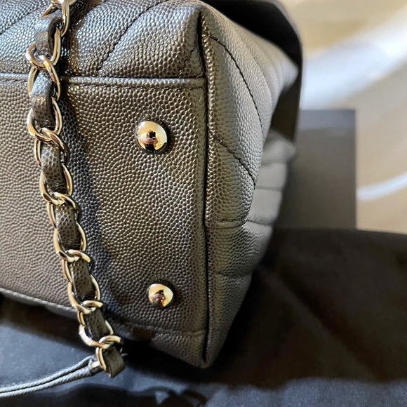 ❌SOLD❌💯Authentic Chanel Caviar Coco Handle Medium - Picture 6 of 15